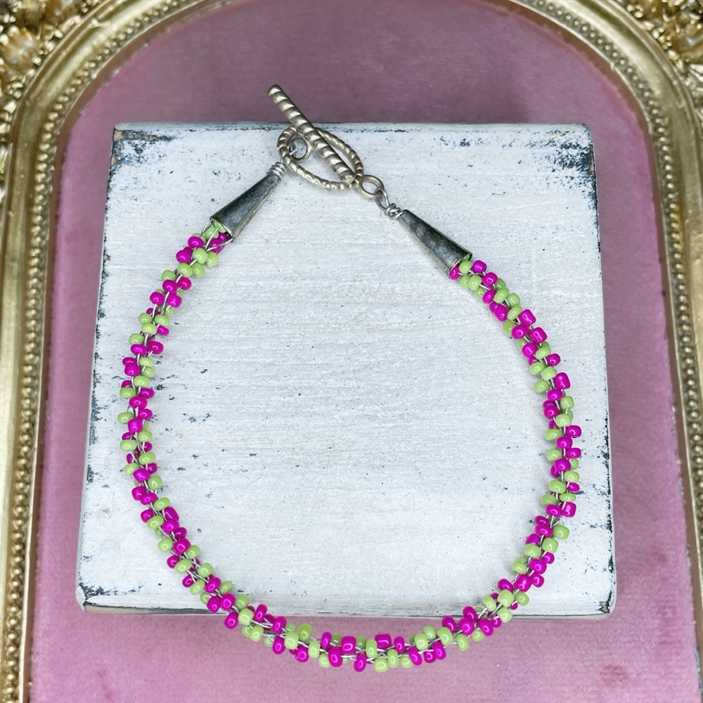 4151u. Green and Magenta Glass Seed Bead Bracelet